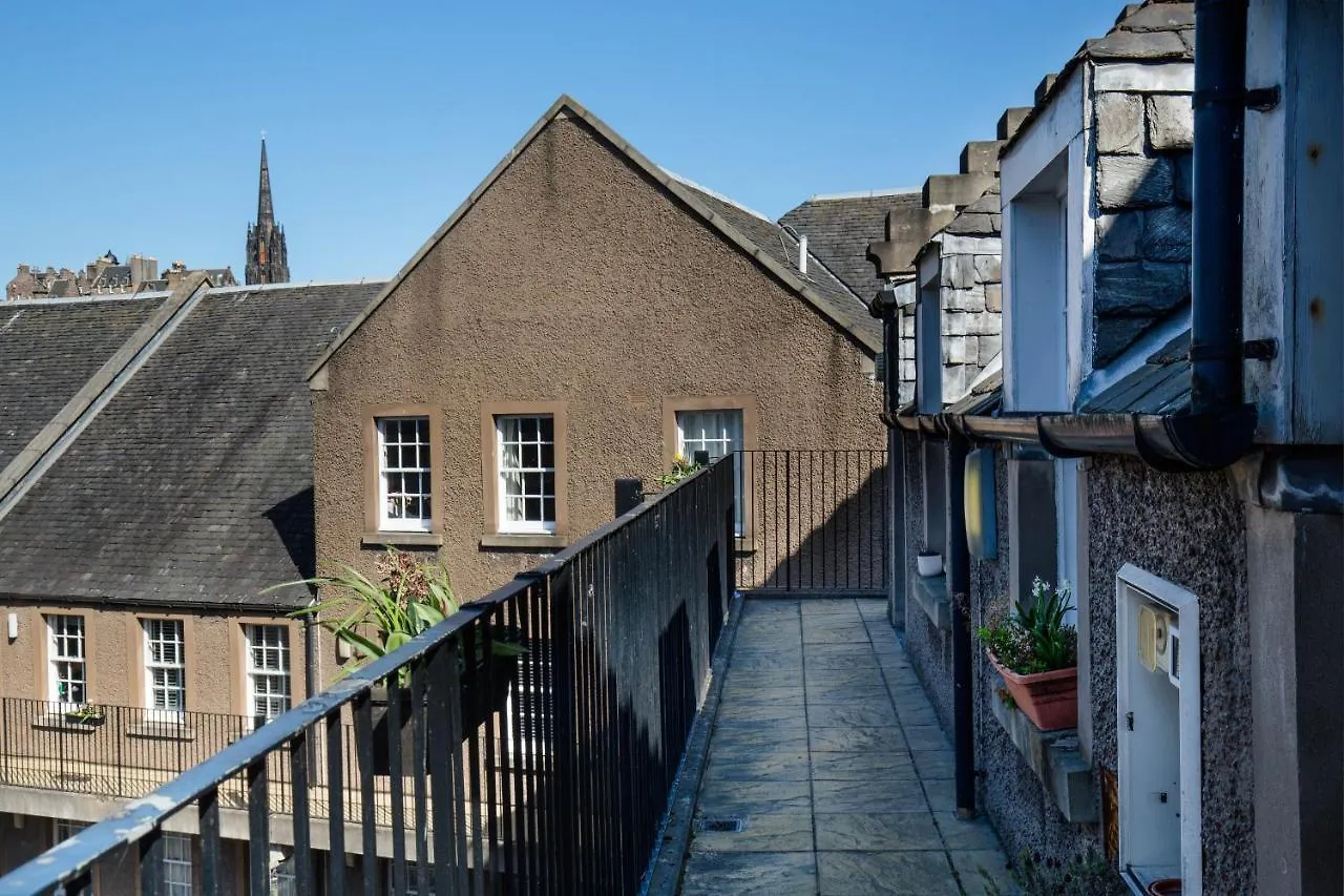 Modern Grassmarket Apartment Edinburgh