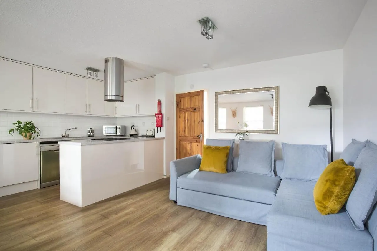 Modern Grassmarket Apartment Edinburgh