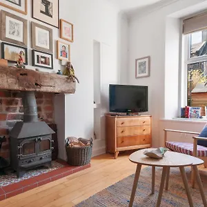 Apartment Cozy With Character Vibrant Style Flat At Leith Links Park, Edinburgh