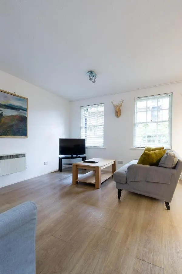 Modern Grassmarket Apartment Edimburgo