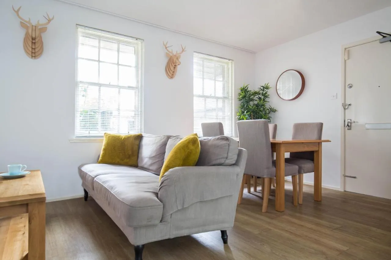 Modern Grassmarket Apartment Edimburgo